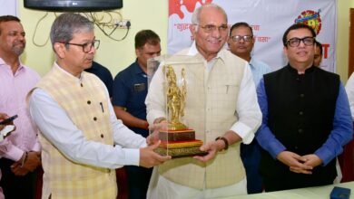 Photo of अंतर्राष्ट्रीय श्रमिक दिवस पर पराग फैक्ट्री मा मजूरन के सम्मान—मन्त्री श्री धरमपाल सिंह