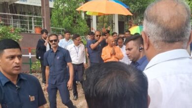 Photo of देहरादून: अपने पुरखउती गांव मां का बोले यूपी के सीएम योगी