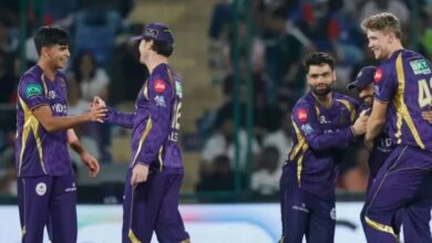 Photo of KKR कै जीत से प्लेऑफ कै गणित फँस गवा, टॉप-4 की लड़ाई भई अउरौ रोमांचक!