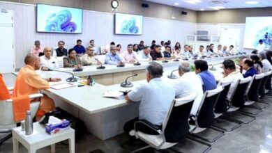 Photo of पीएम मोदी की अपील के बाद सीएम योगी का बड़ा कदम: VIP काफिलों में 50% कटौती (अवधी अनुवाद)