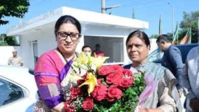 Photo of पंचकूला पहुंचिन भाजपा कय प्रदेश प्रभारी स्मृति ईरानी, मैराथन बैठकिन कय दौर सुरु