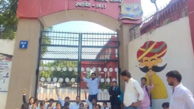 Photo of आगरा विश्वविद्यालय मां हंगामा: छात्रन यूनिवर्सिटी गेट पर जड़ दीहिन ताला